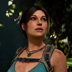 Lara Croft, legendarna tomb raider, wpatruje się w dżunglę, gotowa na kolejne wyzwanie.