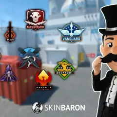 Kolekcja emblematów z CS GO Operacja: Bloodhound, Vanguard, Bravo, Hydra, Breakout, Wildfire, Phoenix. Maskotka w garniturze.