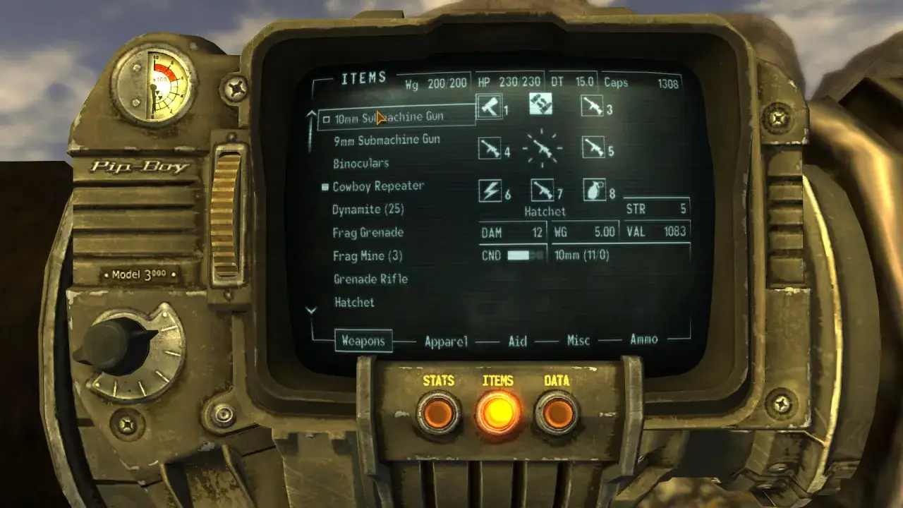 Pip-Boy z gry Fallout: New Vegas wyświetla ekwipunek, w tym broń i amunicję. Gracze szukający ułatwień mogą skorzystać z fallout new vegas kody.