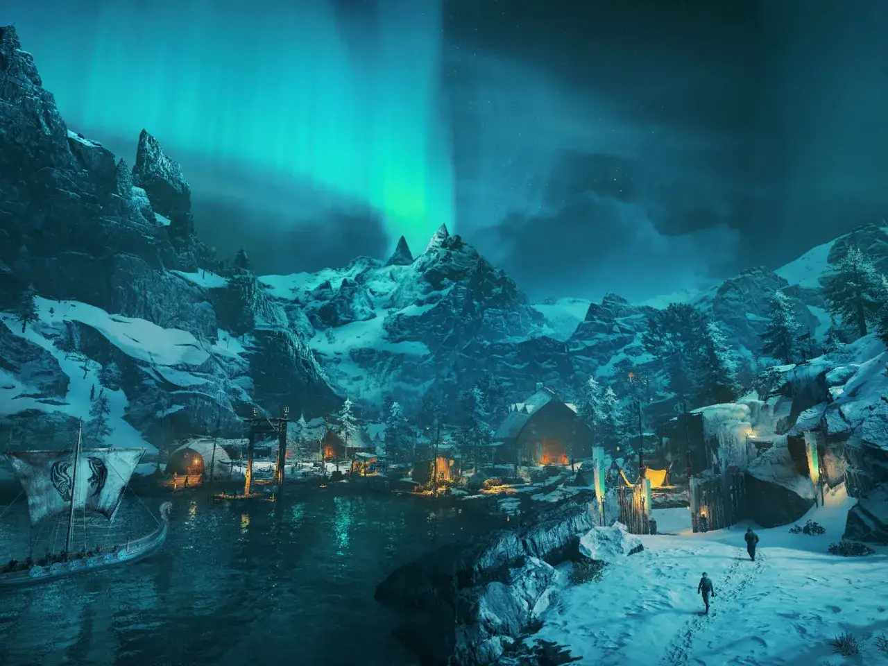 Wioska w śnieżnych górach pod zorzą polarną, z łodzią wikingów na wodzie. To krajobraz z gry Assassin's Creed Valhalla.